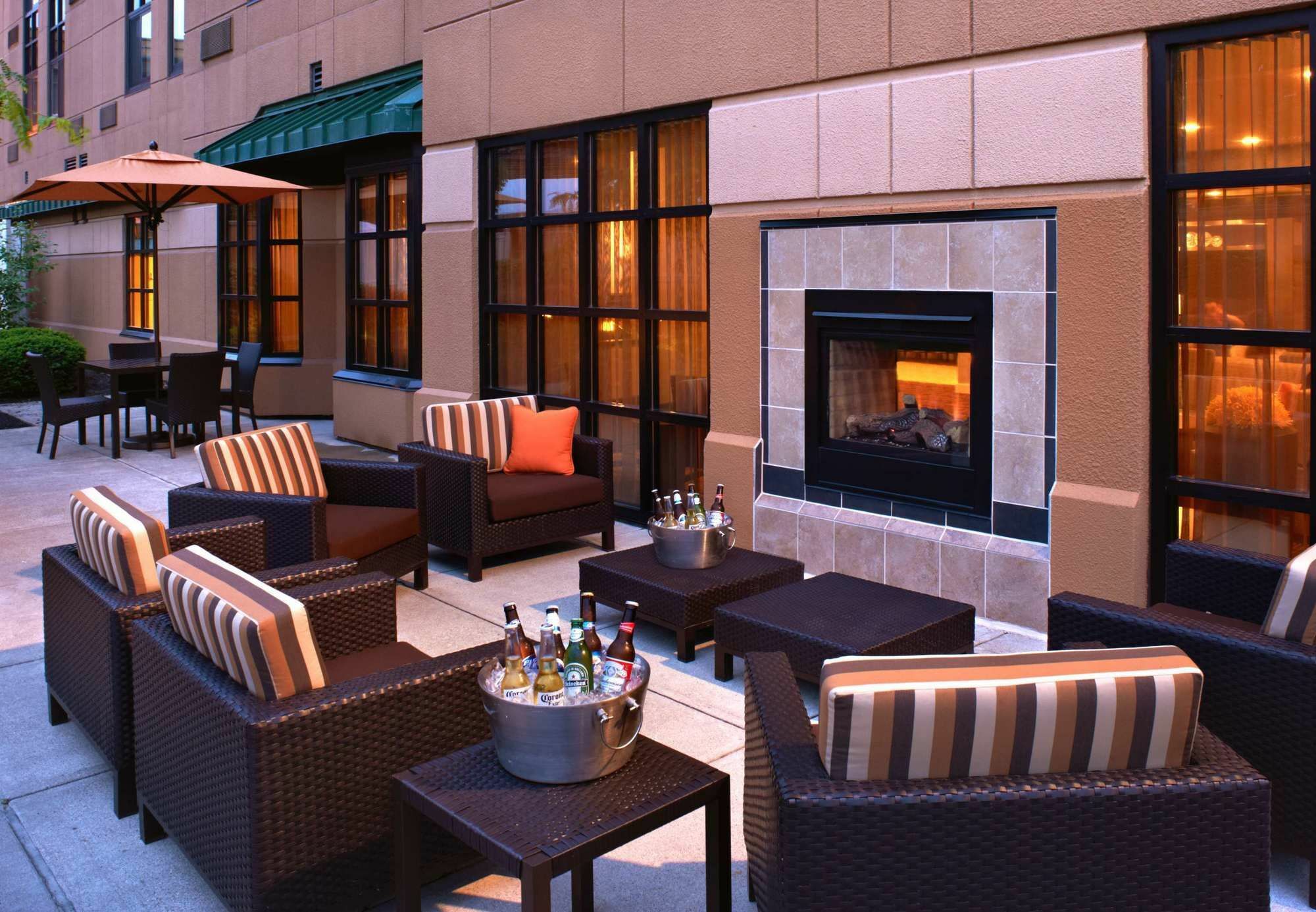 Courtyard Cincinnati Covington Exterior photo